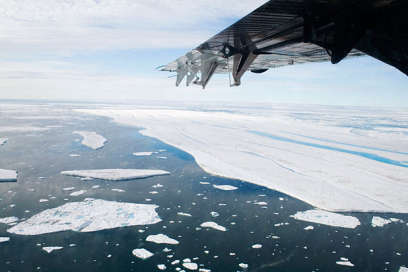 a chunk of ice shelf nearly the size of Manhattan has broken away from Ellesmere Island in Canada's northern Arctic, another dramatic indication of how warmer temperatures are changing the polar frontier, scientists said Wednesday, Sept. 3, 2008