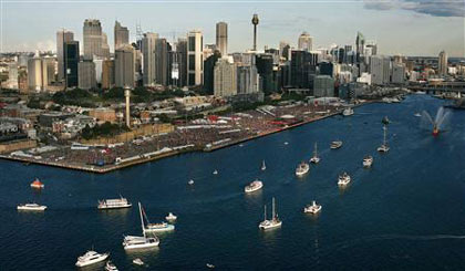 Thousands of World Youth Day pilgrims wait for Pope Benedict XVI at a harbourside site known as Barangaroo in Sydney July 17, 2008
