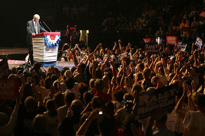 Ron Paul's 'counter-convention' rivals RNC next door