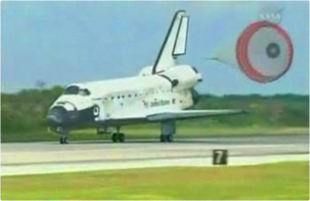 space shuttle Discovery touches down at Kennedy Space Center