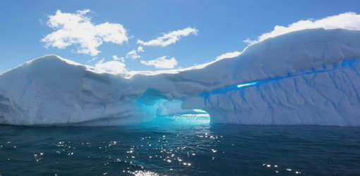 Antartic iceberg spotted floating near Australian island