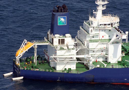 MV Sirius Star at anchor following an apparent payment via a parachuted container to pirates holding the Sirius Star