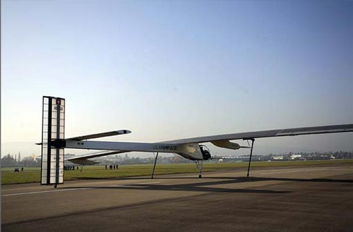 solar-powered plane from Solar Impulse makes successful runway debut solar-powered plane from Solar Impulse makes successful runway debut
