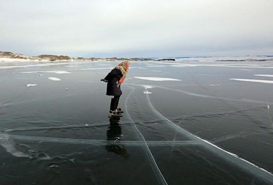 "Have to look for my cows," 79yo grandmother puts on 7-decade-old iceskates, gliding across frozen lake in Siberian wilderness every day by herself