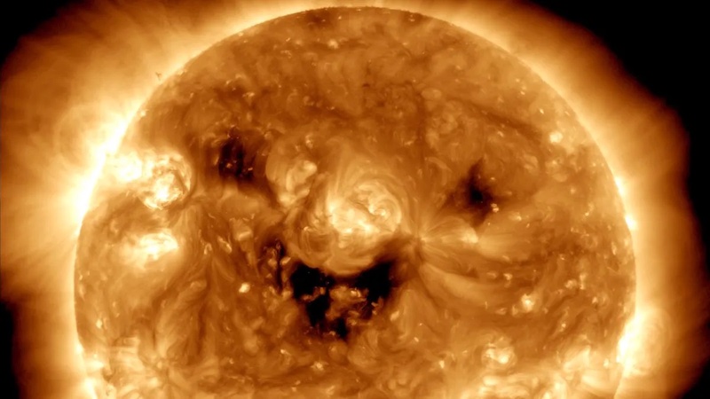 The sun "hath a smile for every one" - NASA snaps a big solar grin